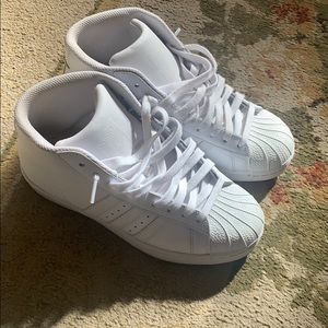Hi Top Adidas Sneakers🤍